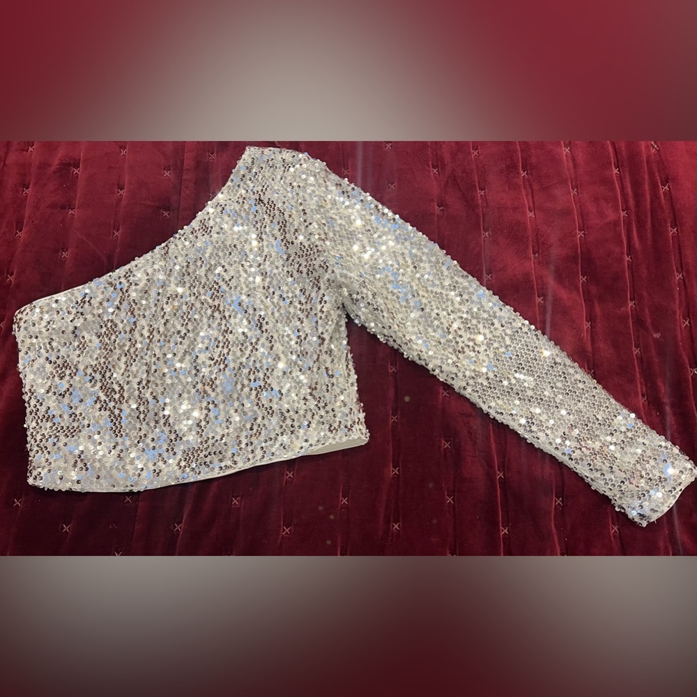 One shoulder sequin crop top